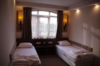 Отель Hotel Aristokrat Обзор Двухместный номер с 1 кроватью или 2 отдельными кроватями-4