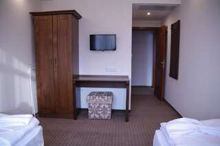 Отель Hotel Aristokrat Обзор Двухместный номер с 1 кроватью или 2 отдельными кроватями-6